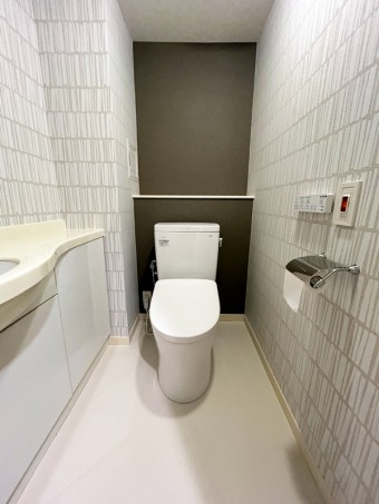 サイドカバーが便器の凹凸を覆い見た目もすっきり！　新宿区N様邸